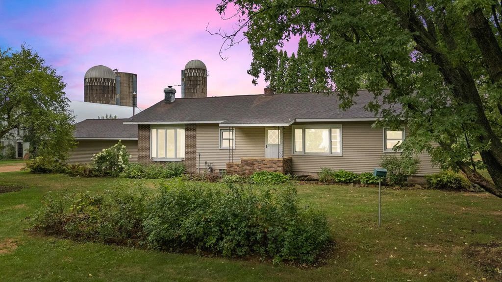 2033 County Road C, Somerset