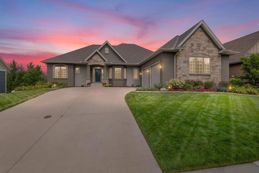 11030 Sweetwater Path, Woodbury