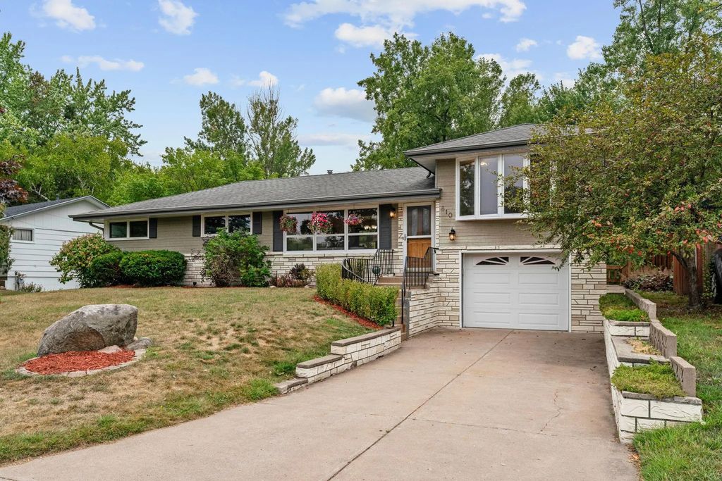810 Oakwood Drive, New Brighton