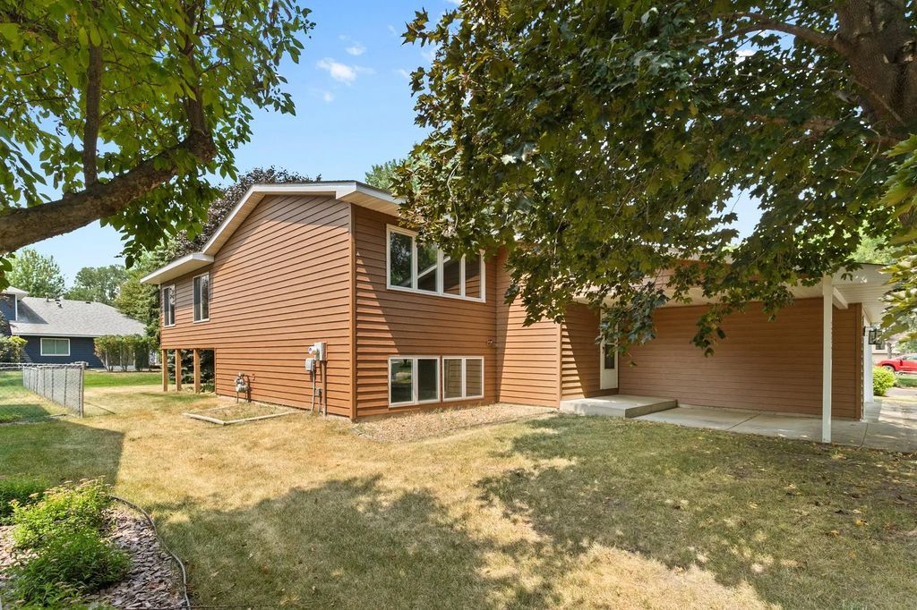3231 Meadowbrook Court, Vadnais Heights
