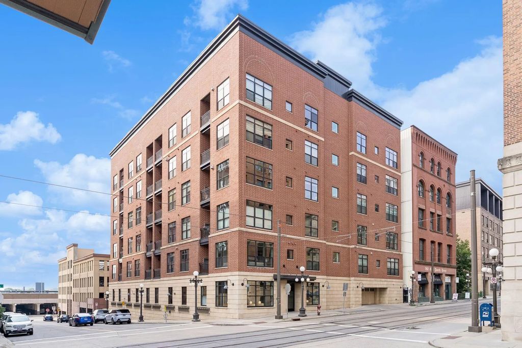 270 4th Street E 203, Saint Paul