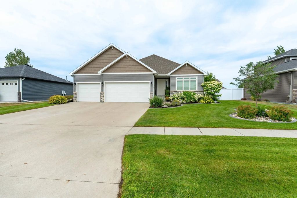 2626 6th Street W, West Fargo