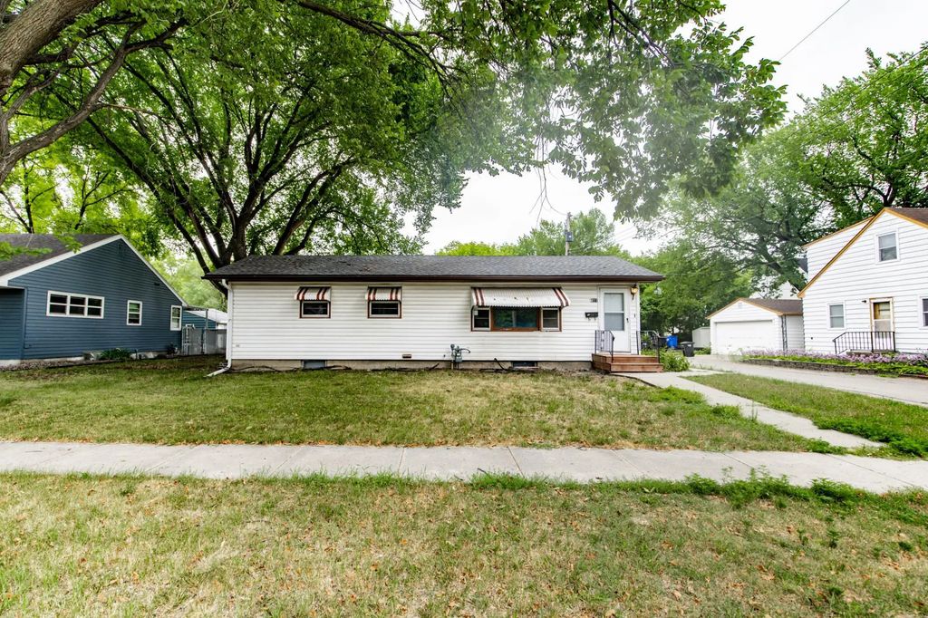 1011 College Street N, Fargo