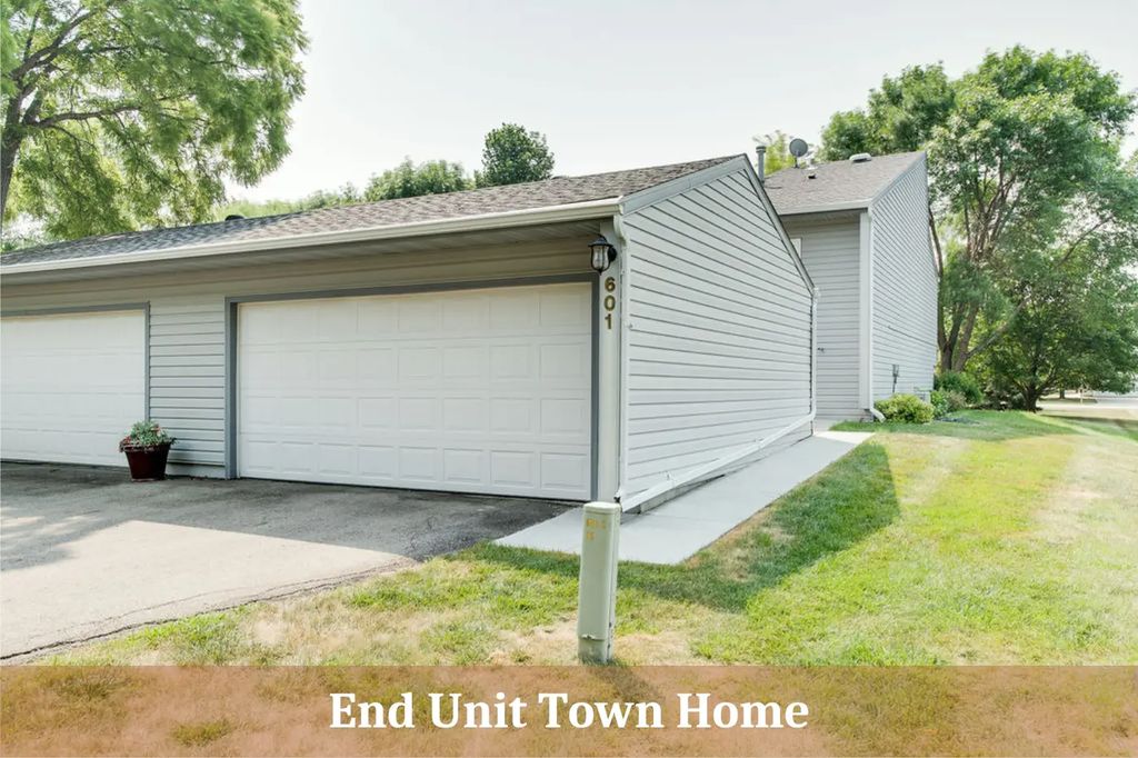 601 35th Avenue S 1, Moorhead