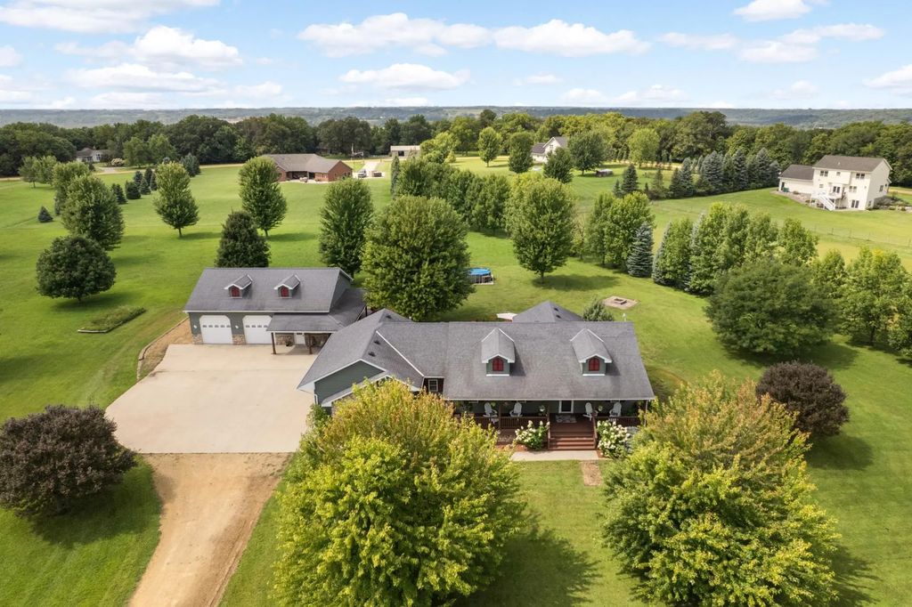 423 Doppy Lane, Le Sueur