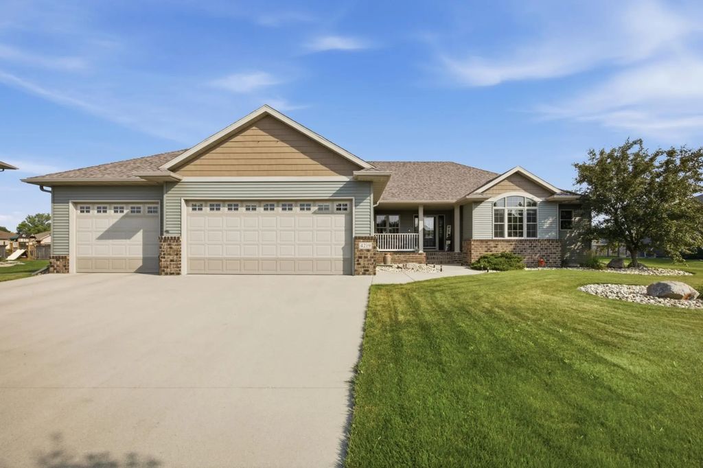 4219 50th Avenue S, Fargo