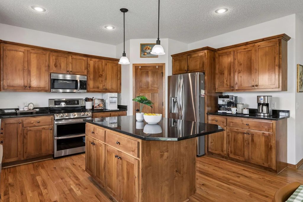 19280 Claremont Drive, Farmington