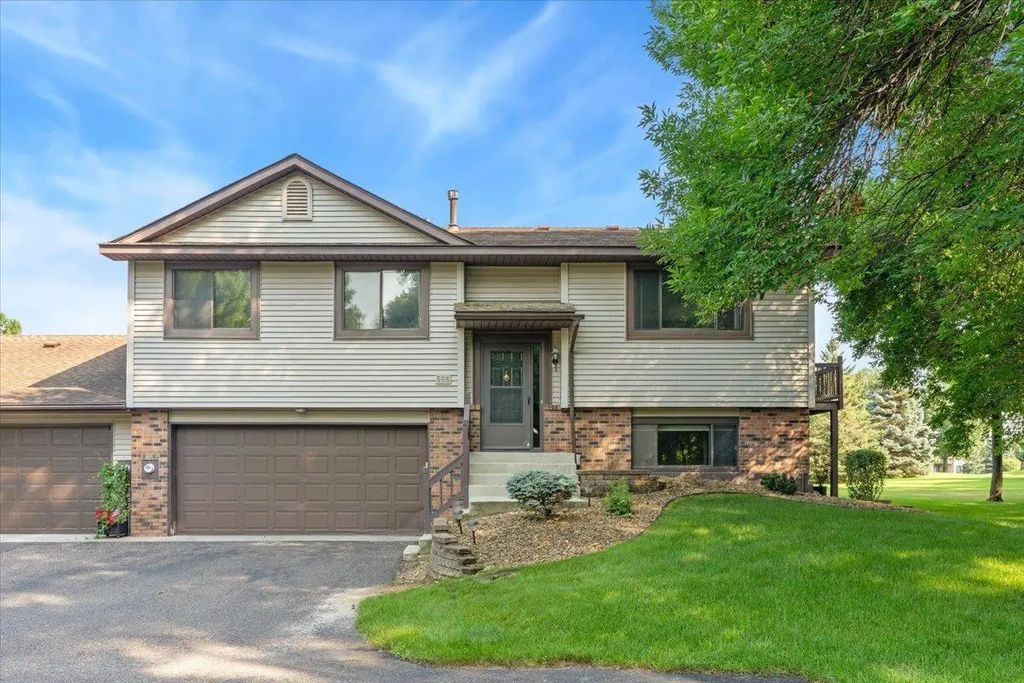566 Donegal Circle, Shoreview
