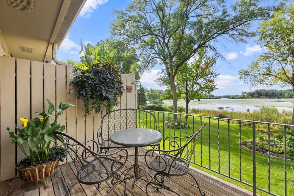 1297 Black Oaks Court N, Plymouth