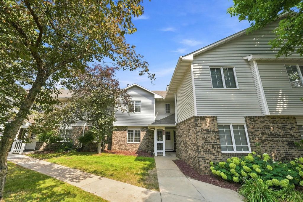1063 Duckwood Drive 102, Eagan