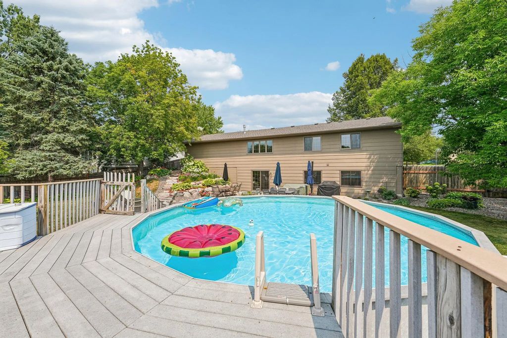 2318 Friendship Lane, Burnsville
