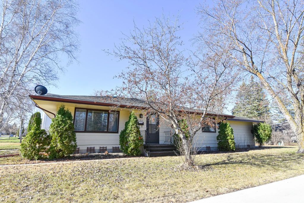 245 Kneale Avenue N, Thief River Falls