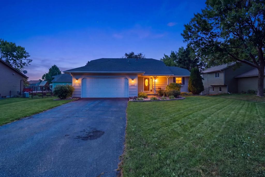 15485 Darjeeling Path, Rosemount