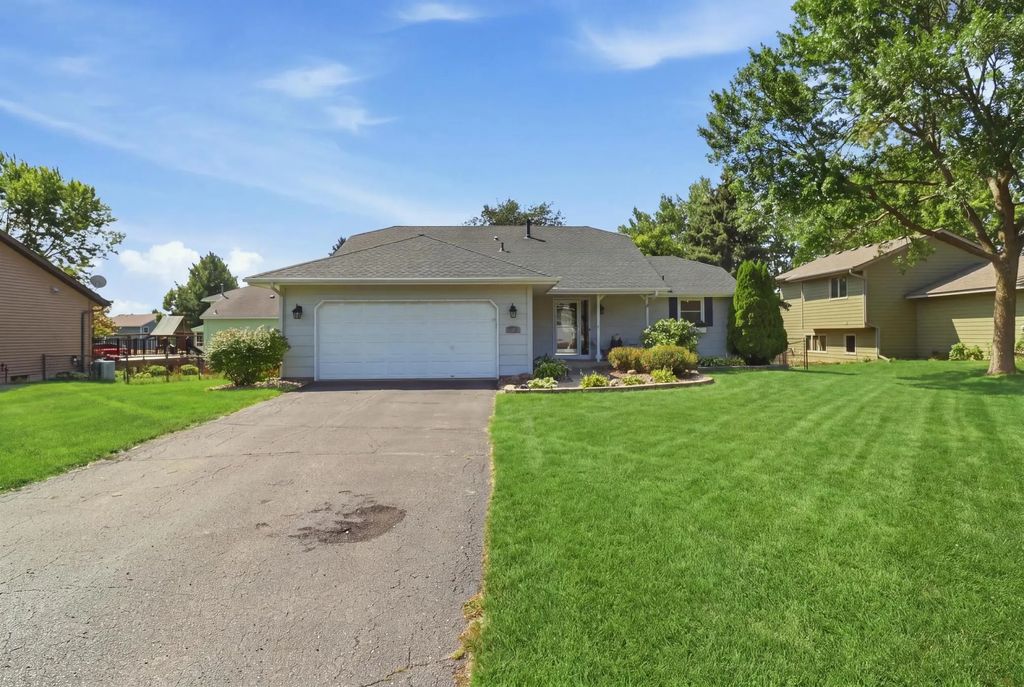 15485 Darjeeling Path, Rosemount
