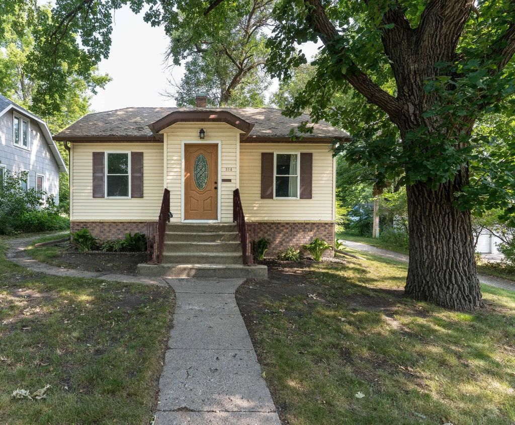 314 Birch Avenue W, Fergus Falls