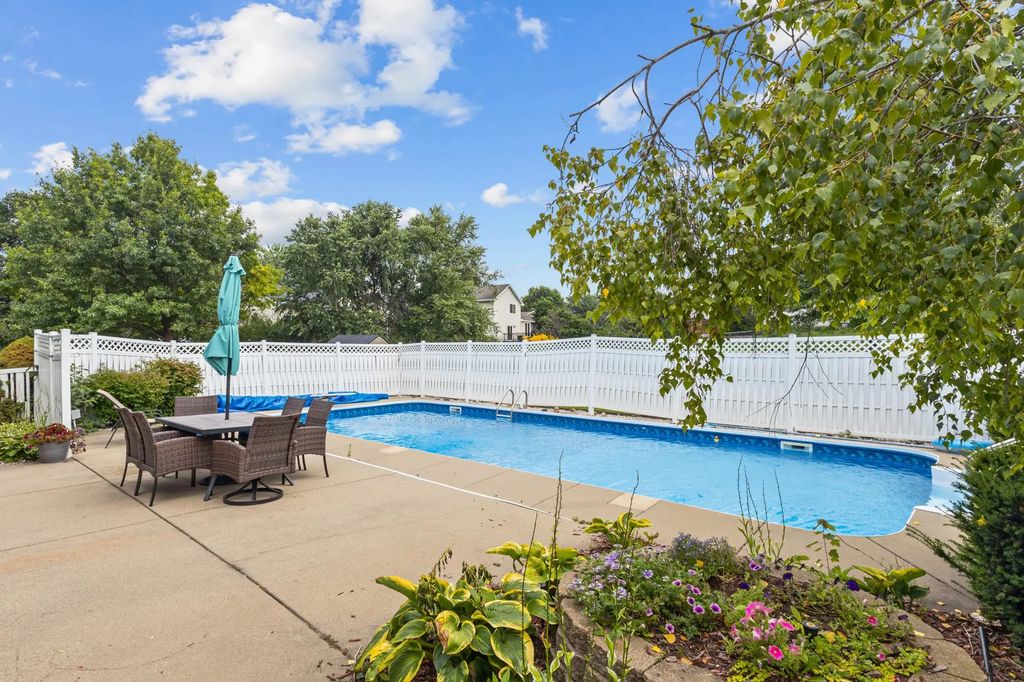 15712 Crocus Avenue W, Rosemount