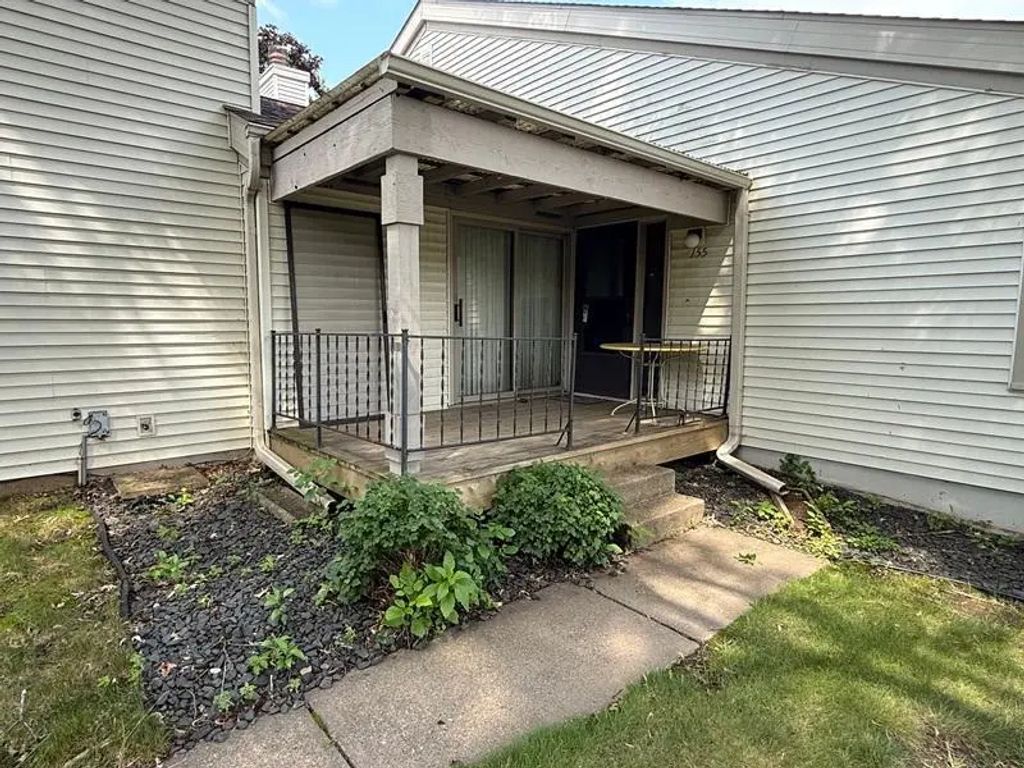155 Bordeaux Court, Woodbury