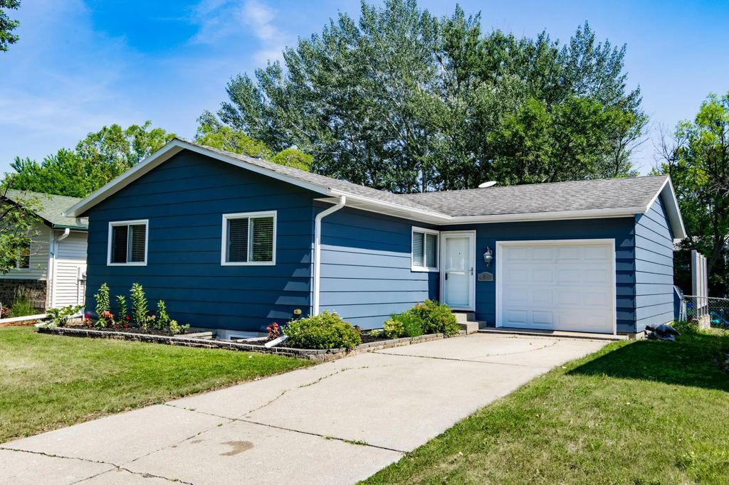 2925 14th Avenue S, Moorhead