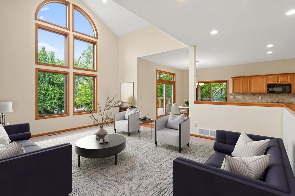 9848 Oak Shore Drive, Lakeville