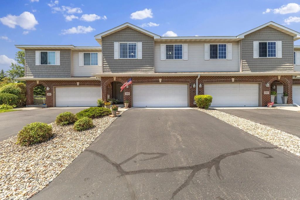20609 Harrow Court, Lakeville