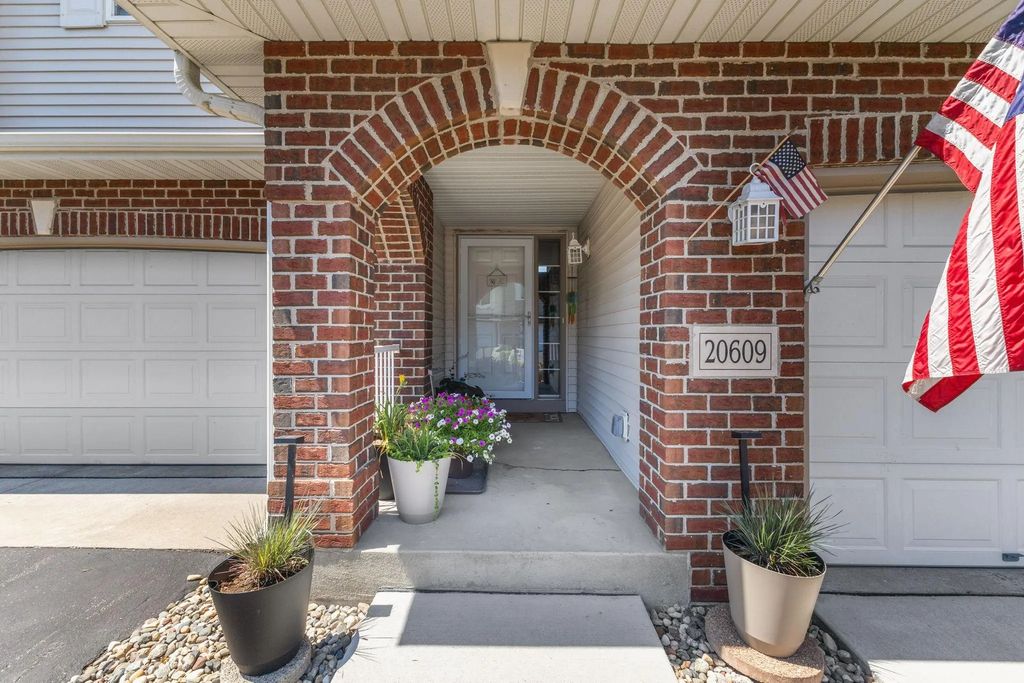 20609 Harrow Court, Lakeville