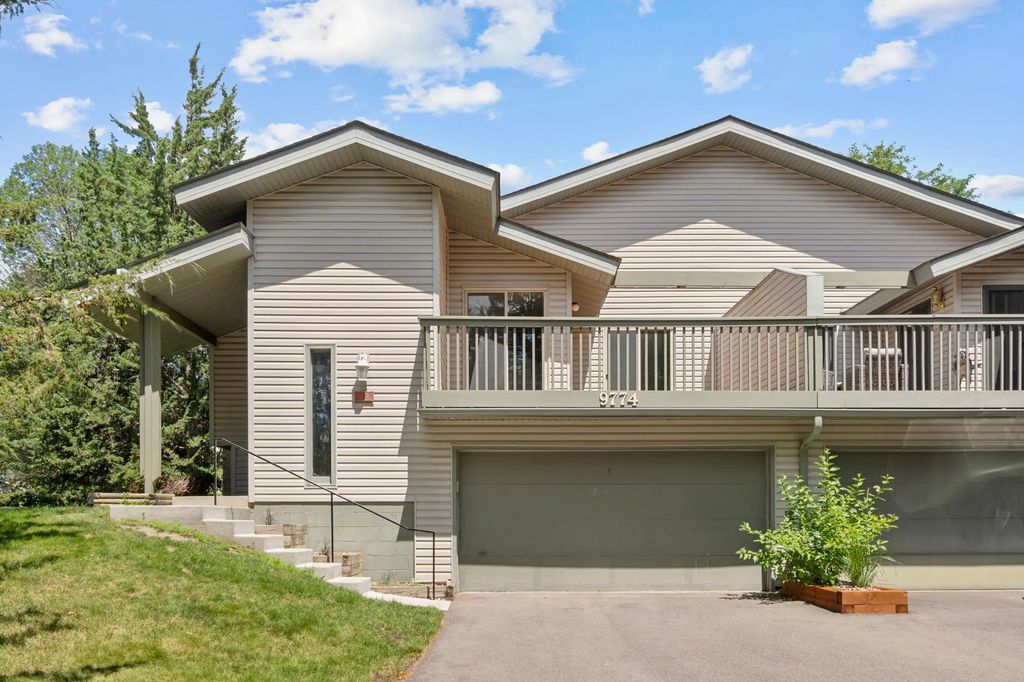 9774 Dorset Lane, Eden Prairie