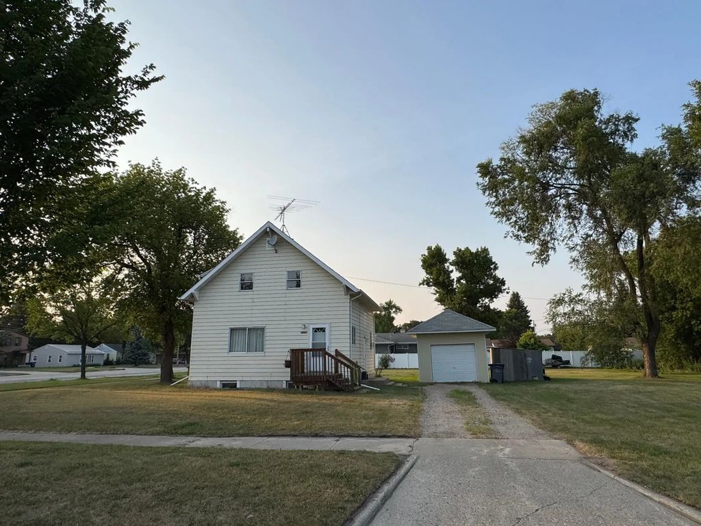 1706 N 4th Avenue, Moorhead