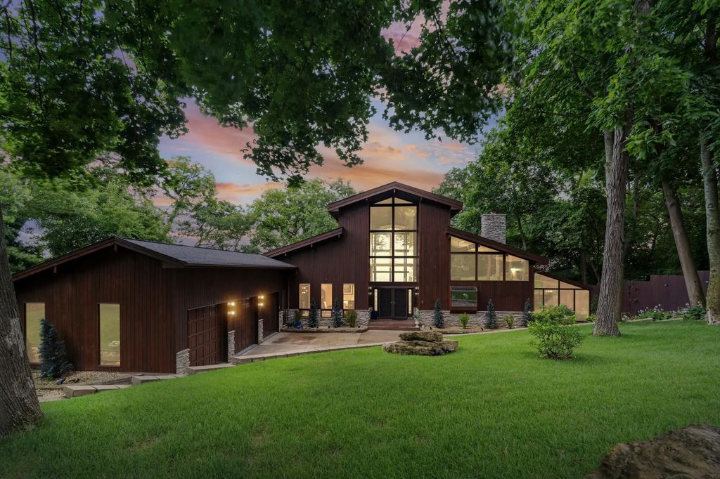 1555 Crescent Hills Drive, La Crescent