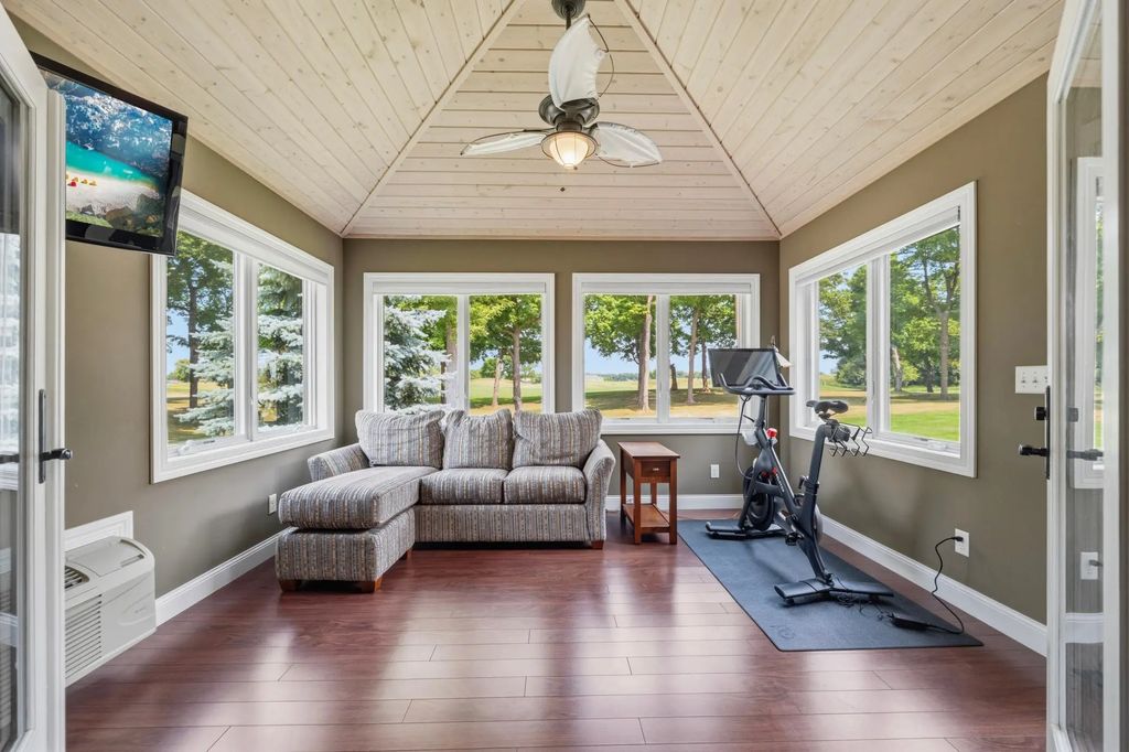 3935 Geneva Golf Club Drive Ne, Alexandria