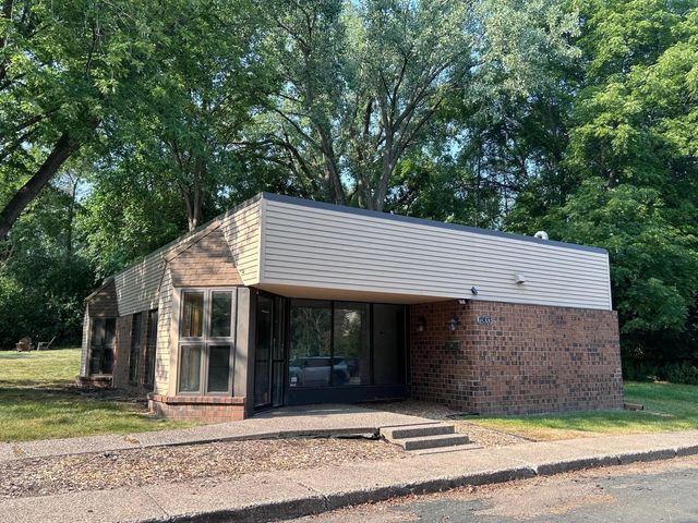 17833 Hutchins Drive, Minnetonka