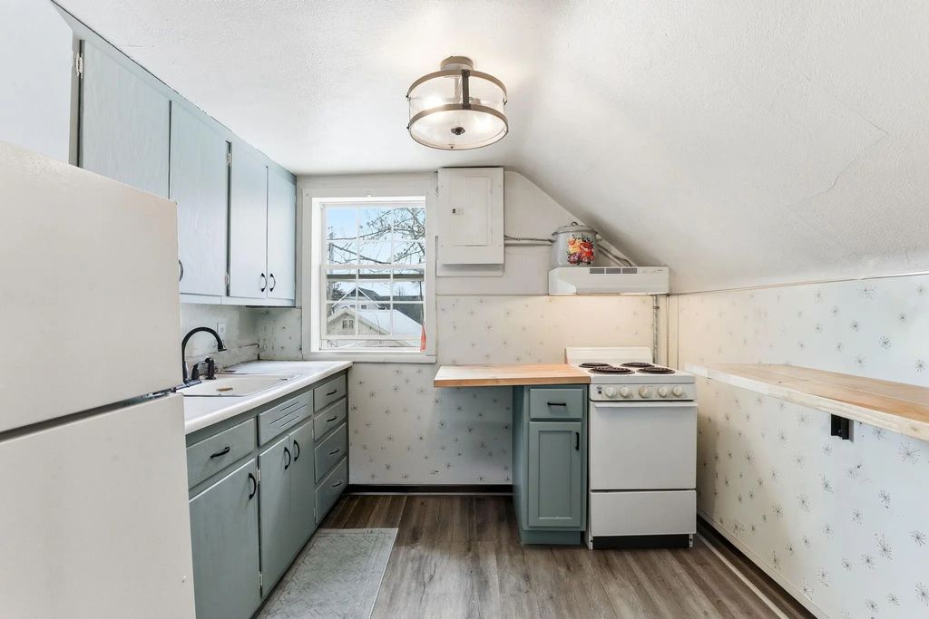 151 3rd Avenue, Foley