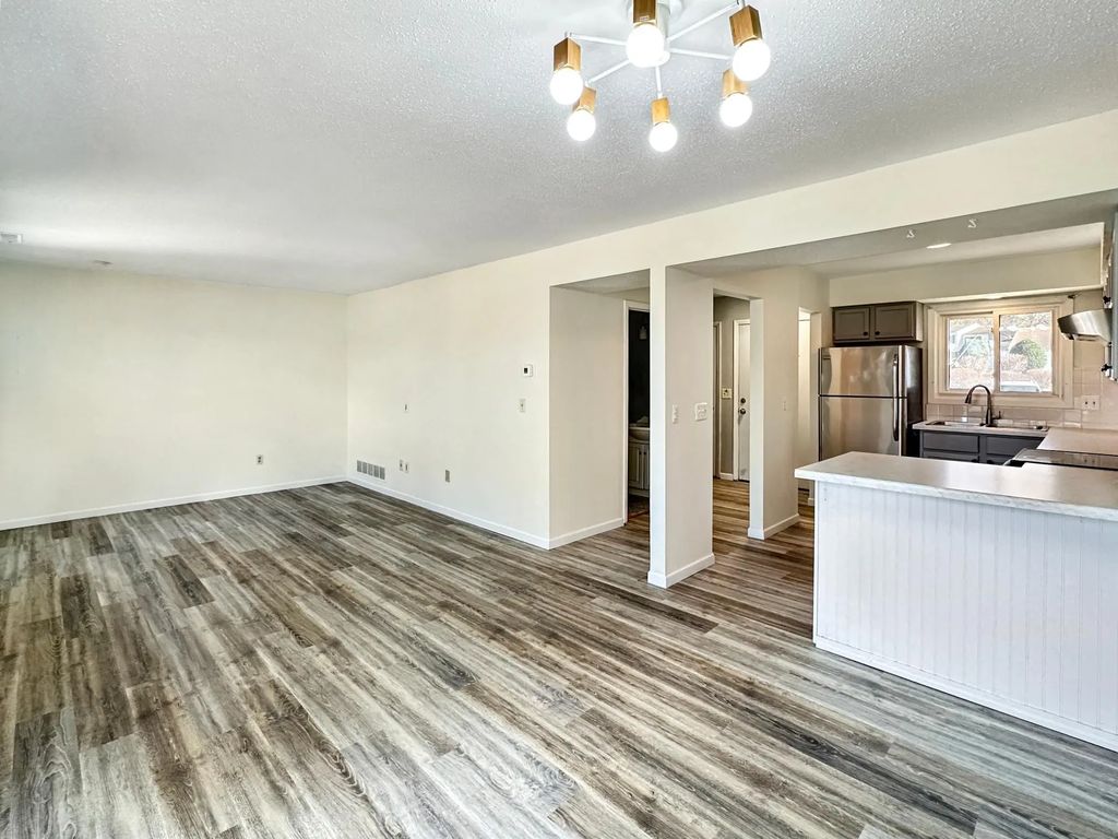 607 E Burnsville Parkway 13, Burnsville