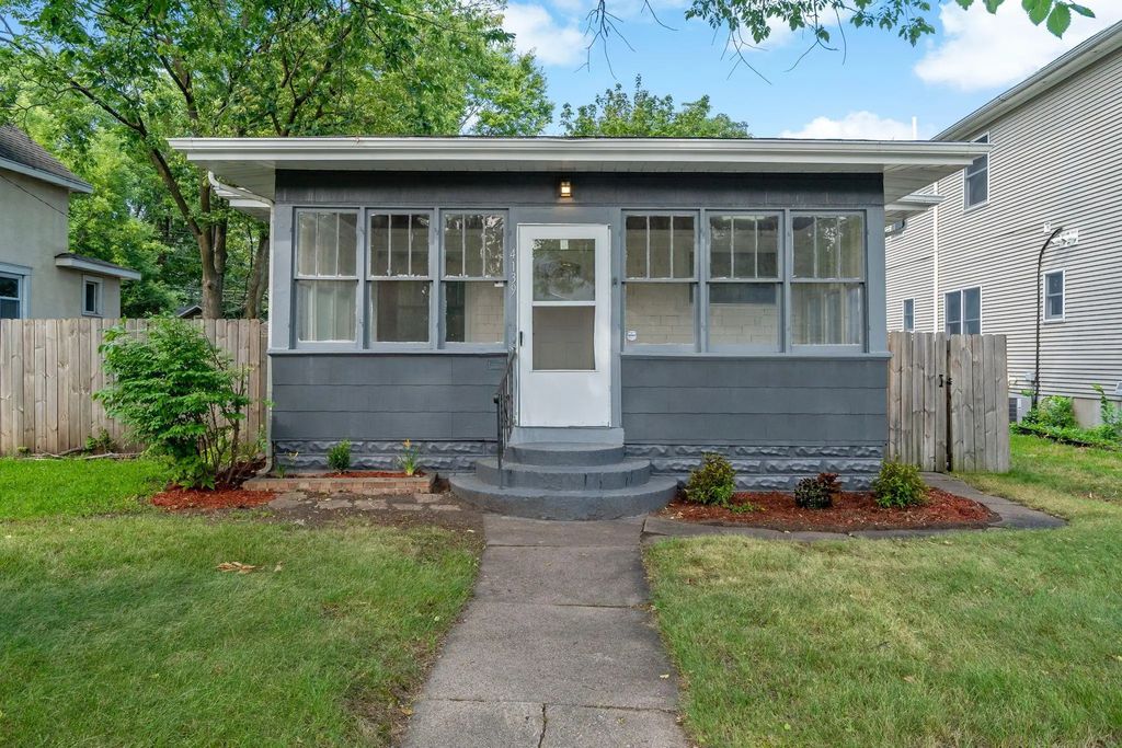 4139 Fremont Avenue N, Minneapolis