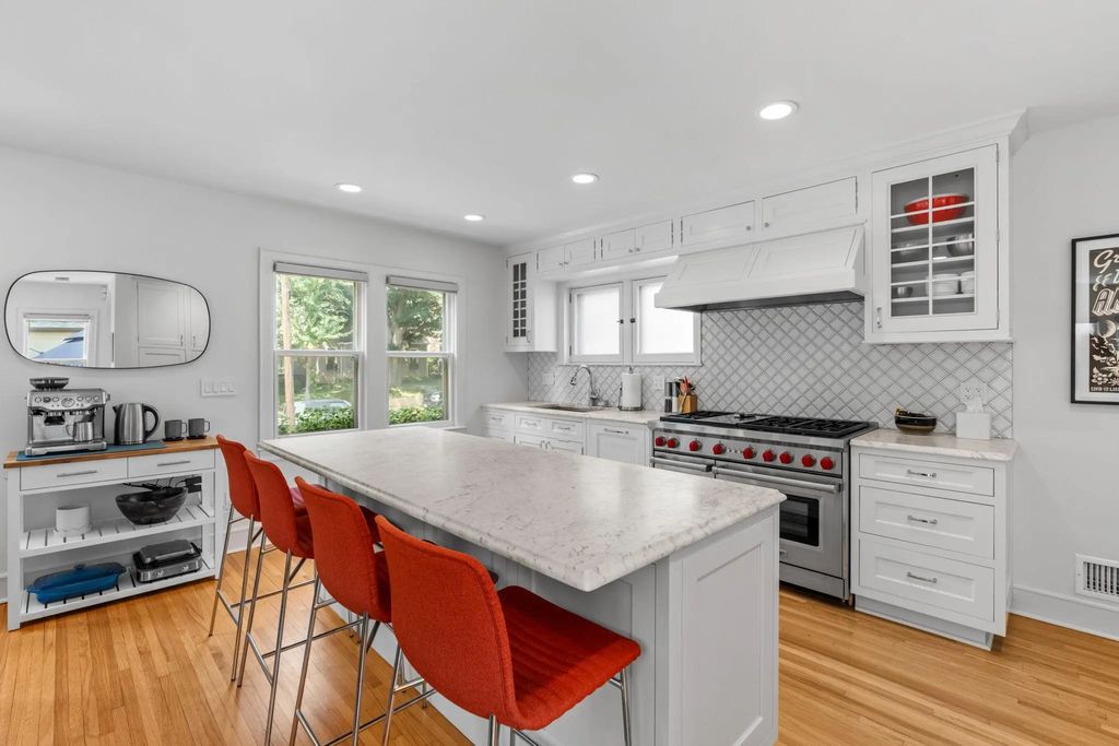 621 Cedar Lake Road S, Minneapolis
