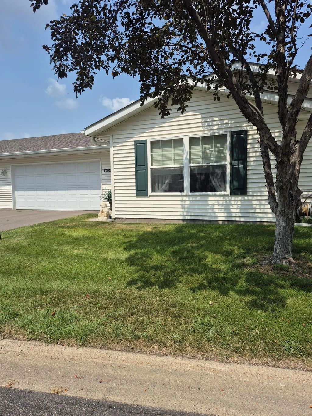 1404 Presidential Drive, Northfield