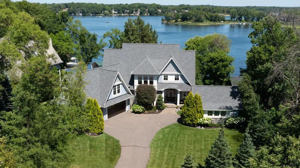 3926 Cherry Avenue, Orono