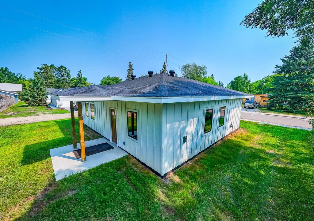 75 2nd Avenue Ne, Laporte