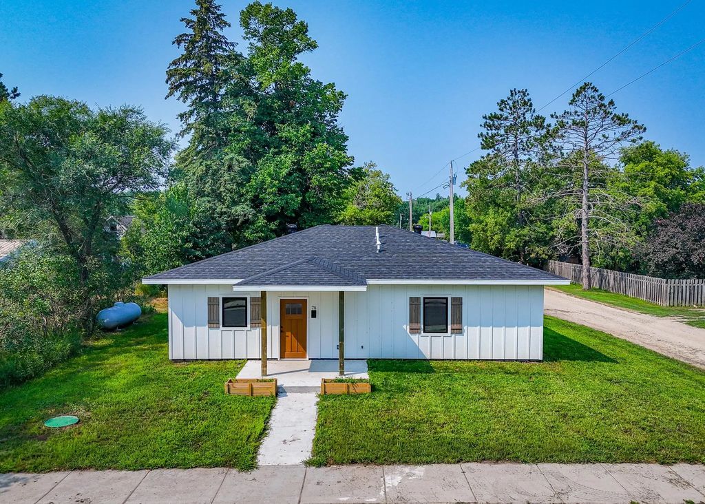 75 2nd Avenue Ne, Laporte