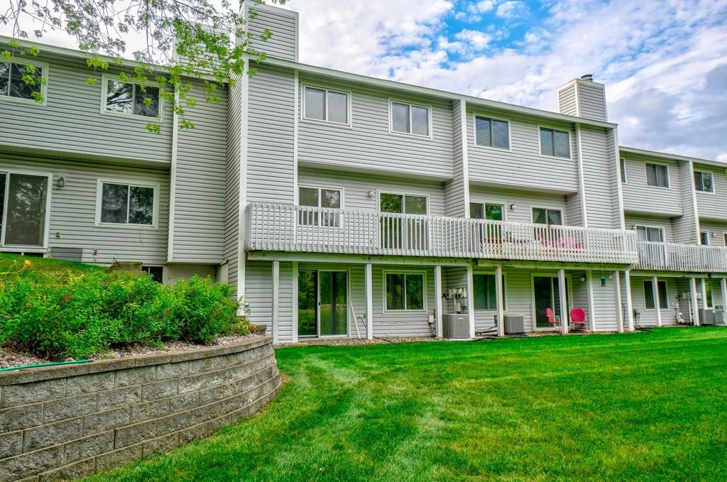 2174 Tower Court, Woodbury