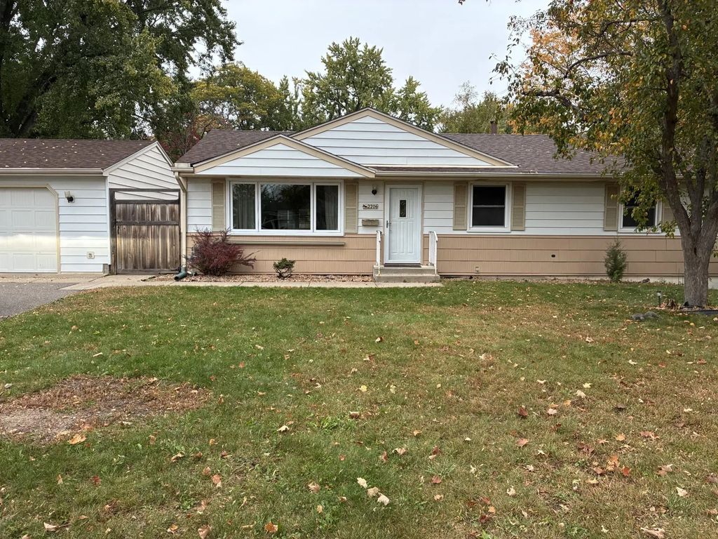 2206 W 89th Street W, Bloomington