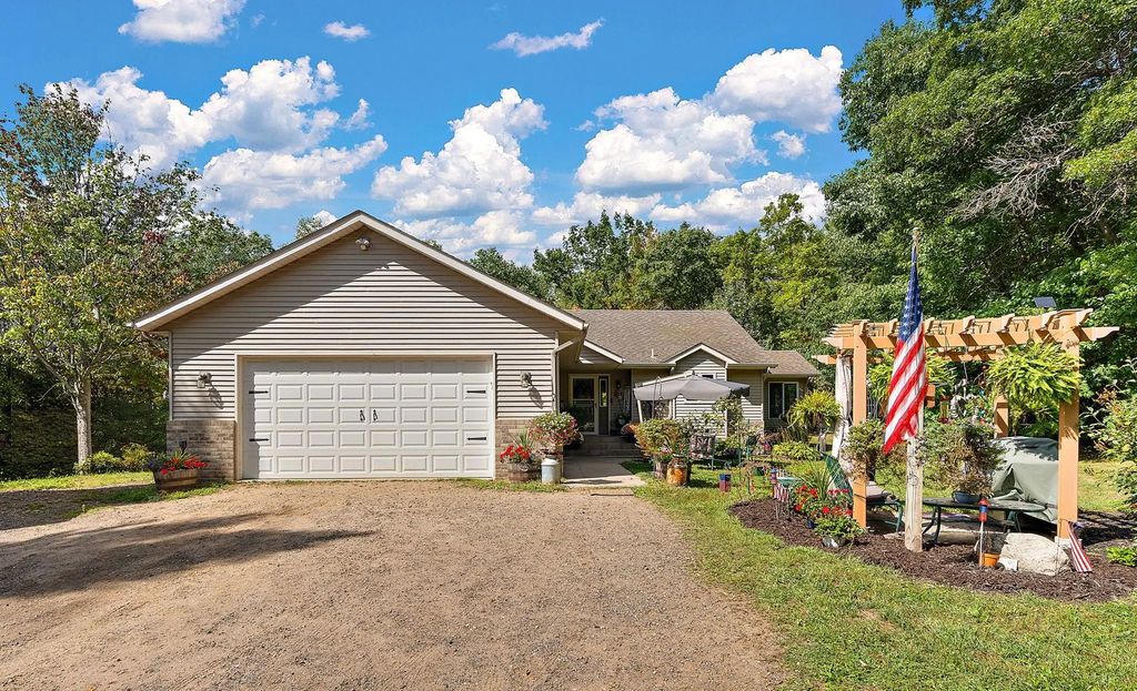 890 Saint Croix Trail, Taylors Falls