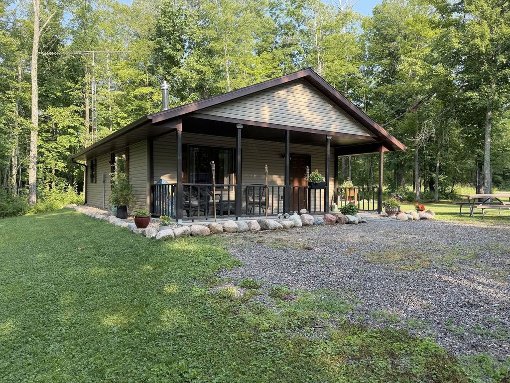 W9527 Mile Road, Ladysmith