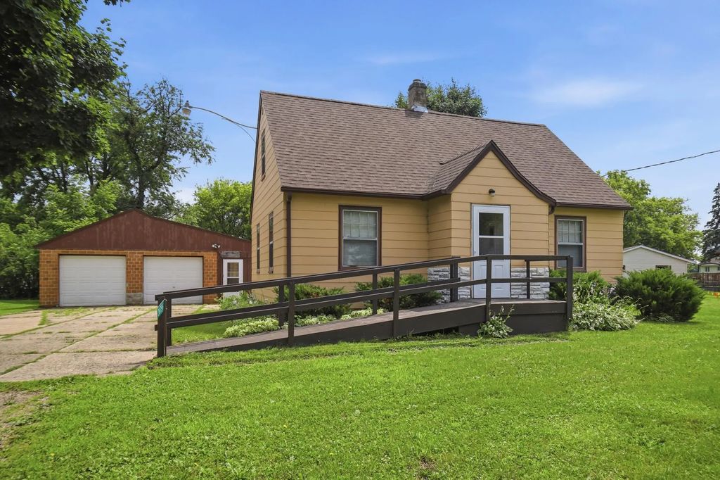 26756 540th Avenue, Lansing