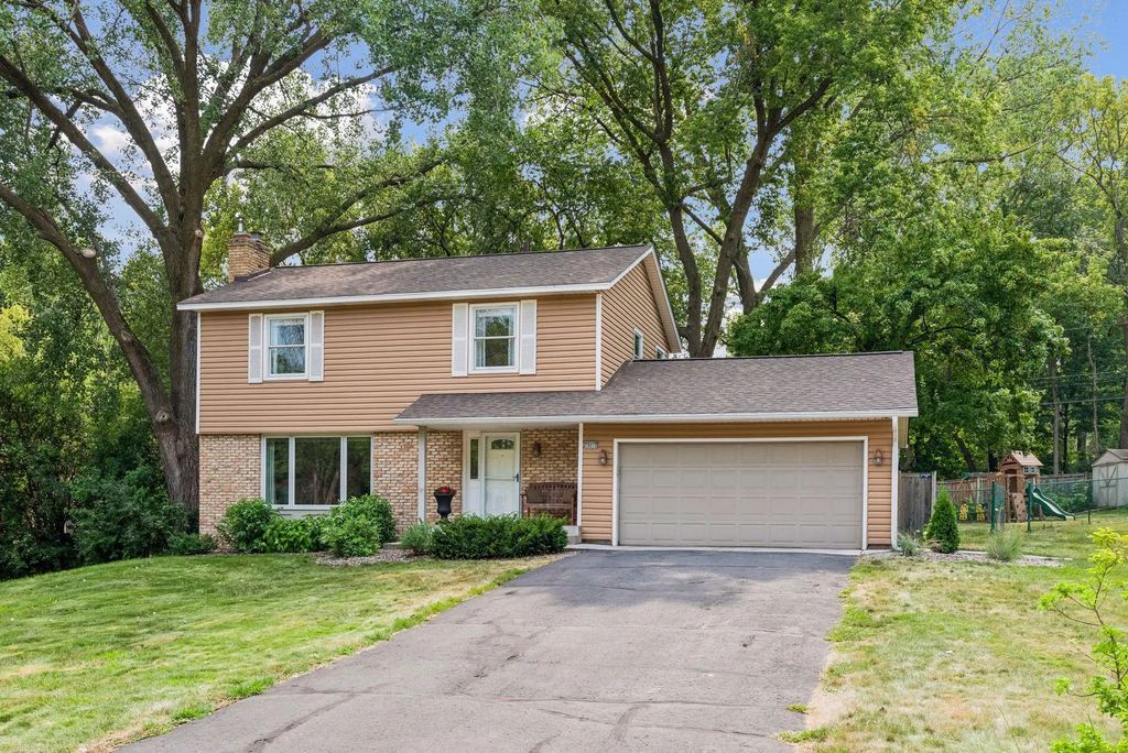 18015 19th Avenue N, Plymouth