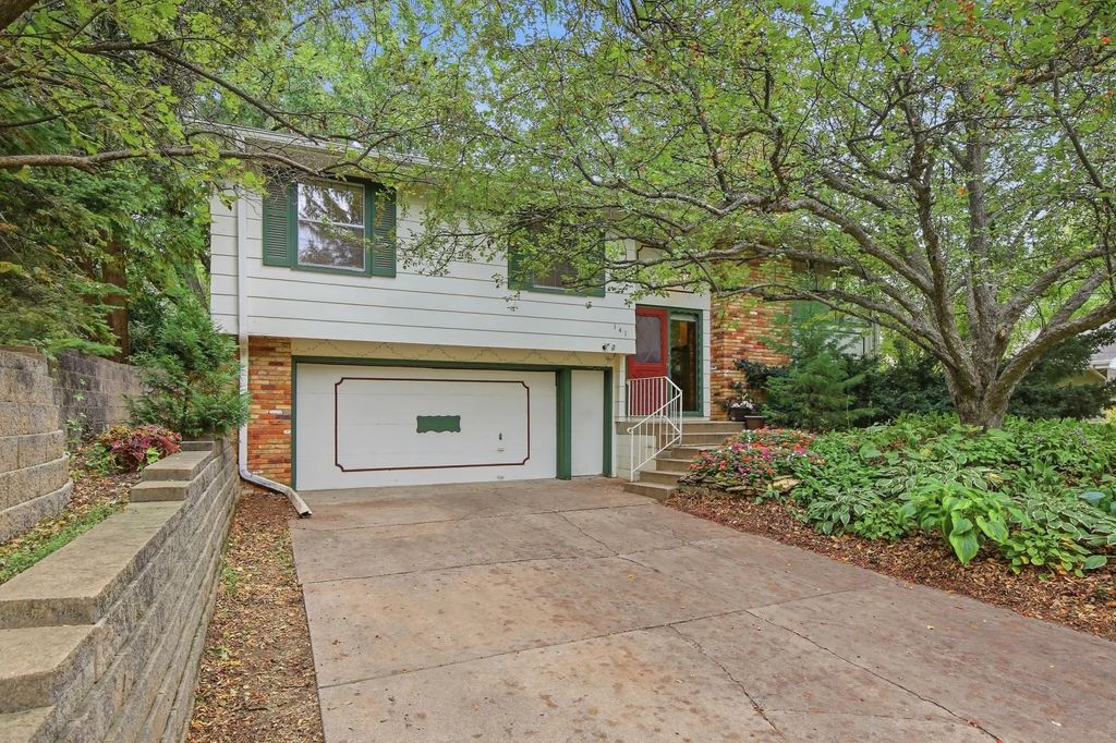 141 Oakwood Drive, New Brighton