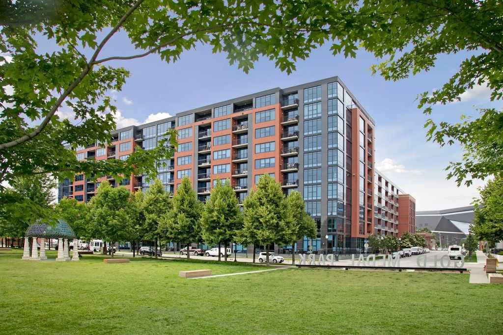 215 10th Avenue S 424, Minneapolis
