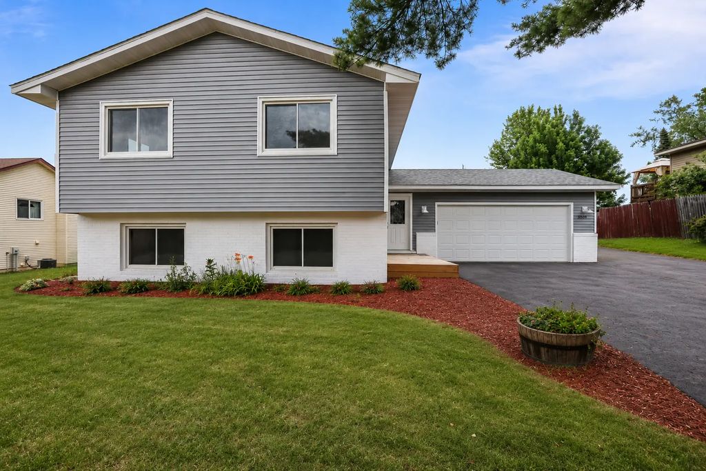 1599 Lancaster Lane, Eagan