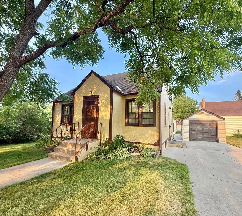 618 Dewey Avenue N, Thief River Falls