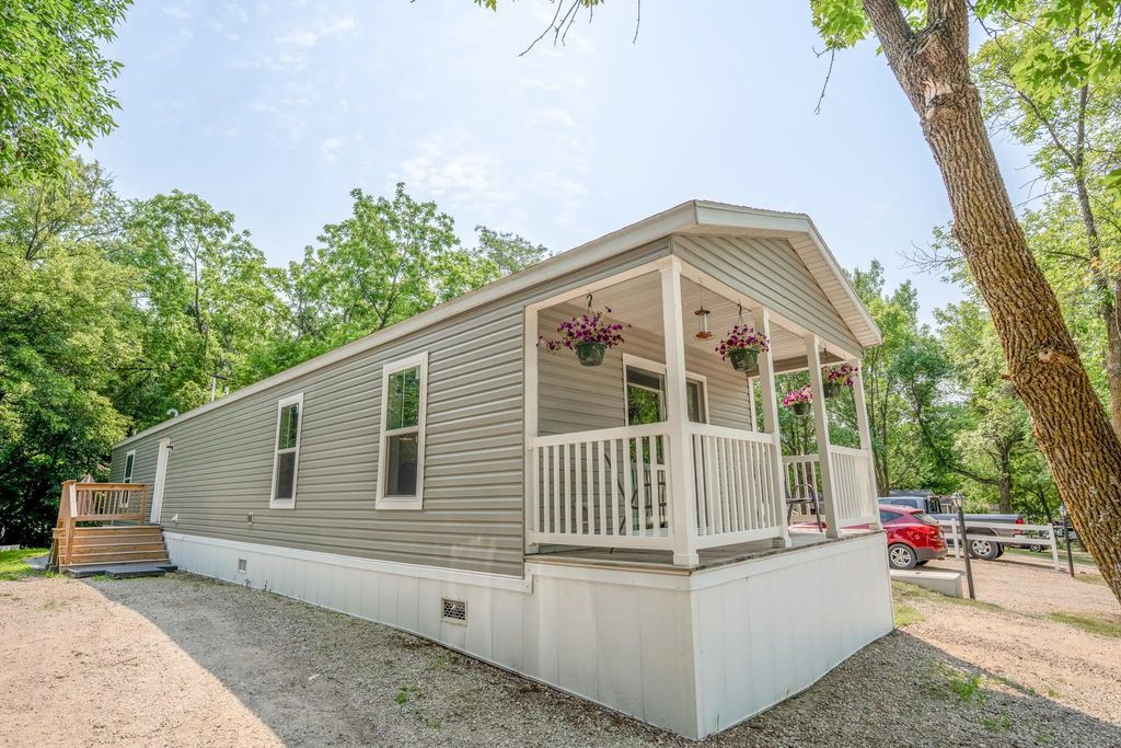 8170 North Shore Drive, Spicer