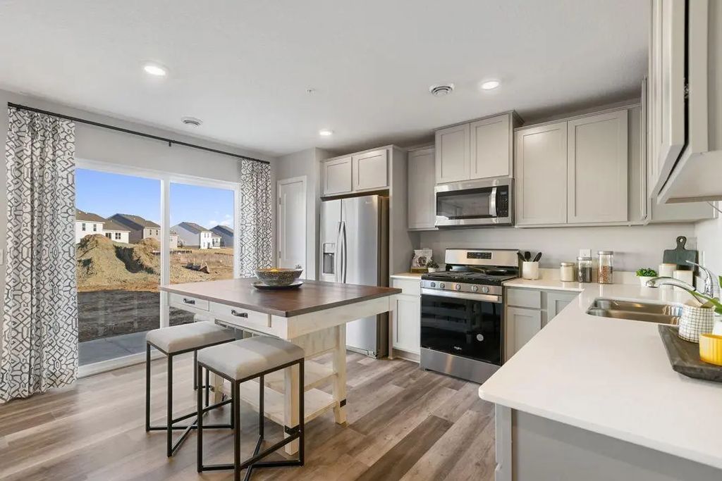 13733 Victoria Meadows Court, Rosemount